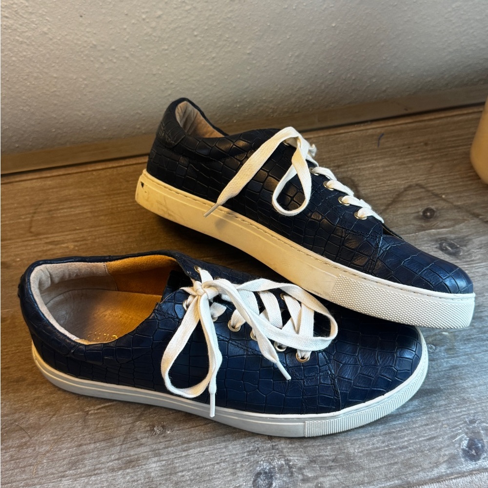 Women’s Navy Croc-Embossed Leather Sneakers White Laces Jack Roger’s Size 9.5